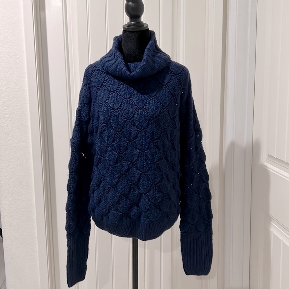 FRNCH Paris Women's Blue Scalloped Knit Chunky Turtle Neck Sweater size S/M